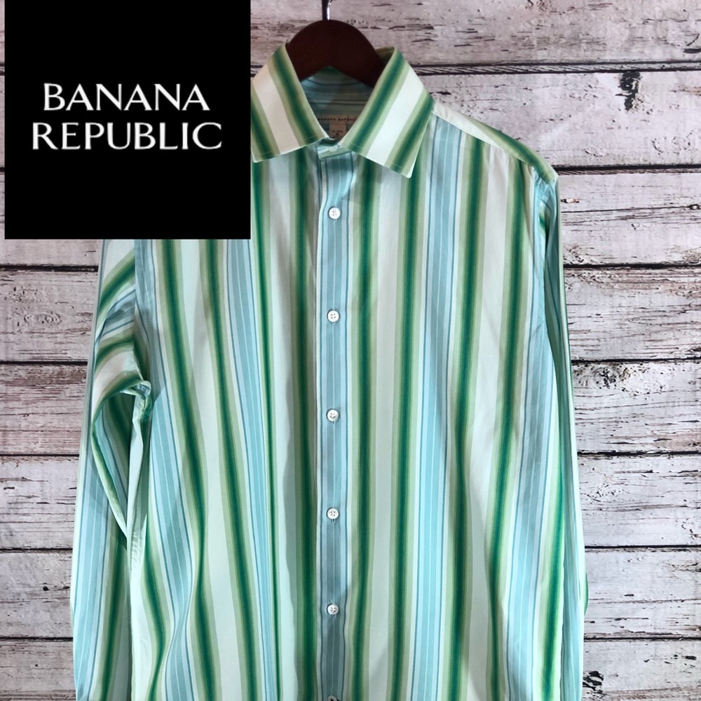 🛵 Banana Republic Striped Button Down Shirt
